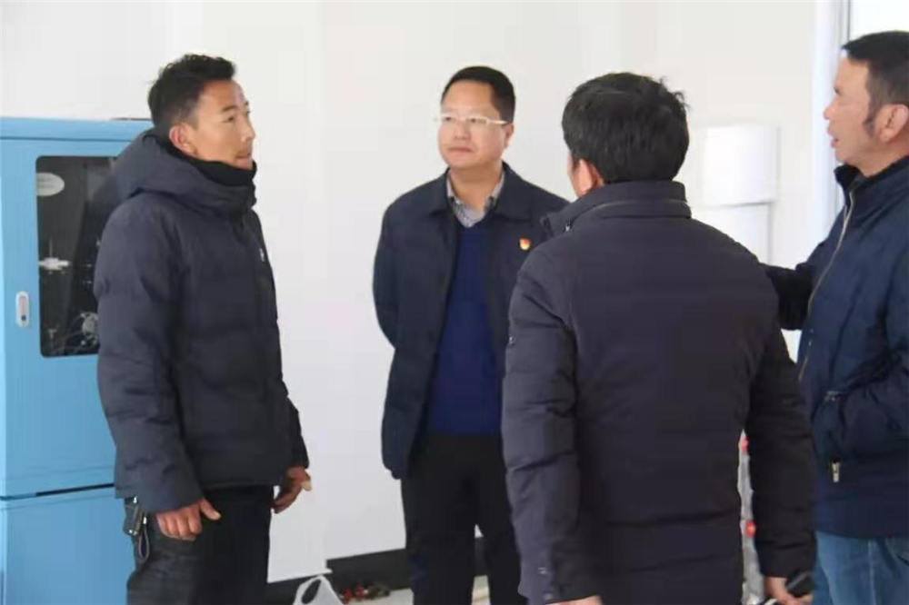 吉隆縣縣委副書記、縣長(zhǎng)胡紅等領(lǐng)導(dǎo)班子進(jìn)行檢查和指導(dǎo)工作